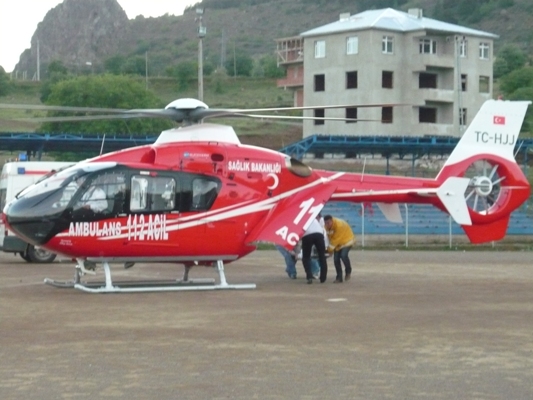 Kalp krizi geçiren kişi, ambulans helikopter ile sevk edildi